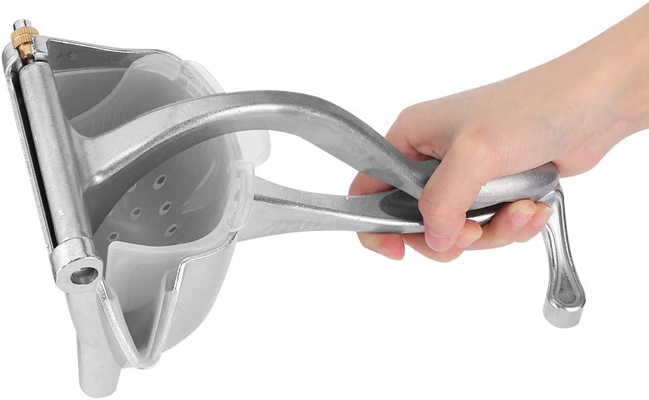 Manual fruit juicer