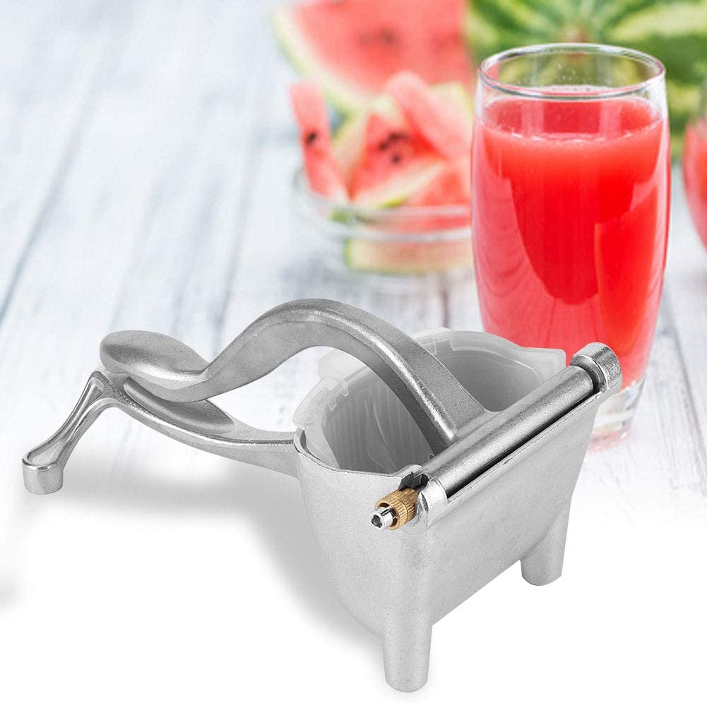 Manual fruit juicer